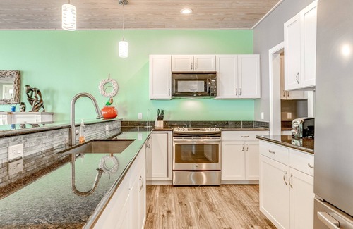 Gilchrist Casa | Ultimate | Beachfront | Sunset Views | Sleeps 16