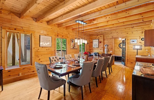 Springtown Cama Y Desayuno | Ultimate Cabin Getaway w/ Hot Tub, Fire Pit and Lake to Recharge and Unwind!