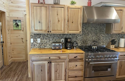 Hunter Cabina | Ultimate Cabin Getaway with Hot-Tub and Fire Pit