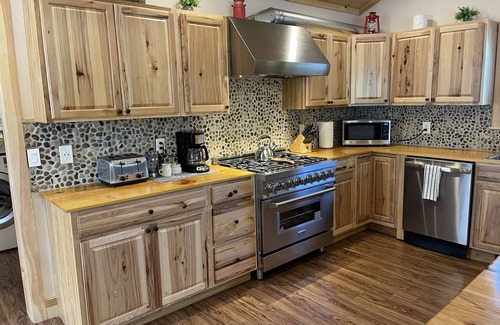 Hunter Cabina | Ultimate Cabin Getaway with Hot-Tub and Fire Pit