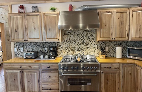 Hunter Cabina | Ultimate Cabin Getaway with Hot-Tub and Fire Pit