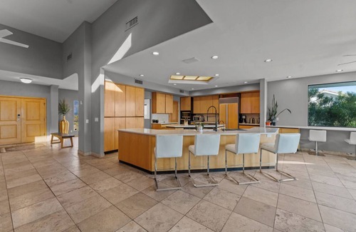 Paradise Valley Village Casa | Mountaintop Home Sleeps12-24 Pool/Billards/HotTub