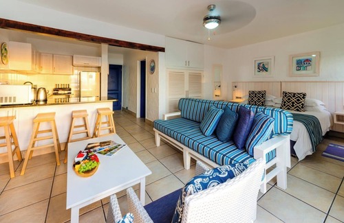 Mykonos Apartamento | Ultimate Coastal Escape | Patio & Resort Perks