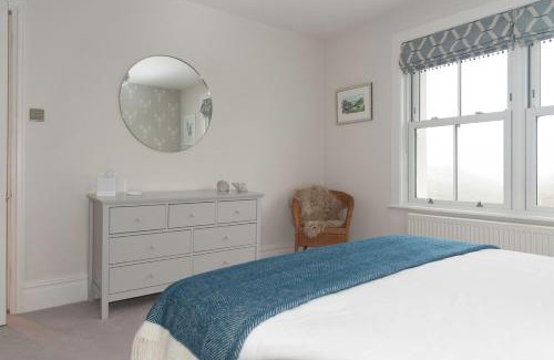 Kingsbridge Casa | Ultimate Coastal Luxury - 5 Bed, Spacious, Parking, Hot Tub