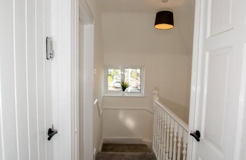 London Borough of Bromley Casa | Ultimate Comfort 4-Bedroom Property for 7 People