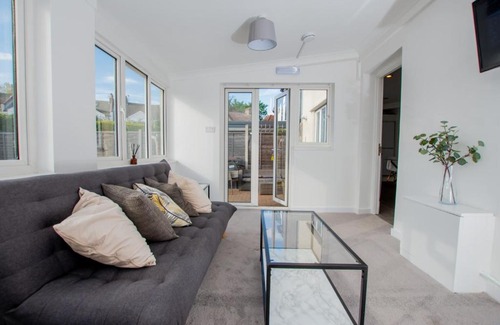 London Borough of Bromley Casa | Ultimate Comfort 4-Bedroom Property for 7 People