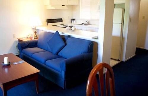 East End Apartamento | Ultimate Family Vacation! Pool, Free Parking, Free Breakfast!