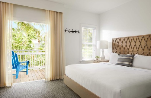 Key West Hotel | Ultimate Florida Getaway! Garden View, 4 Pools, Shuttle Service and Parking!