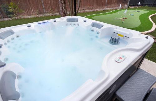 North Central Thousand Oaks Casa | Ultimate Getaway - Pool Hot Tub Games & Outdoor Fun