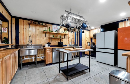 Talking Rock Cabina | Ultimate Getaway w/Pool, Game Room & Custom Bar!