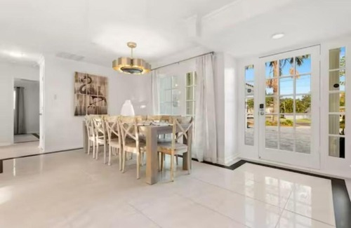 Anona Casa | Ultimate in Luxury 5 bedroom on canal living W pool