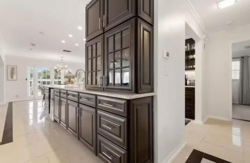 Anona Casa | Ultimate in Luxury 5 bedroom on canal living W pool