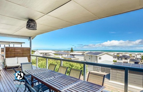 Middleton Casa | Ultimate in Middleton Coastal Style with Views Sleeps 10