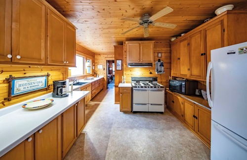 Eagle River Casa | Ultimate Lakefront Getaway: 3 Piers, Wildlife Adventures, & Spectacular Sunsets!
