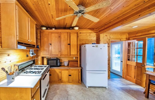 Eagle River Casa | Ultimate Lakefront Getaway: 3 Piers, Wildlife Adventures, & Spectacular Sunsets!