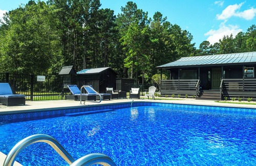 Willard Casa | Ultimate Luxury Getaway in NC - Sleeps 12, Spacious Estate on Picturesque Farm!
