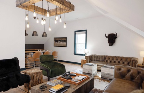 Willard Casa | Ultimate Luxury Getaway in NC - Sleeps 12, Spacious Estate on Picturesque Farm!