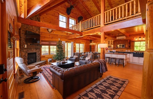 Jefferson Cabina | Ultimate Luxury Lodge in NH: Ski-Hottub-Pool Tbl-Yoga-Hike