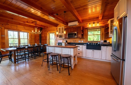 Jefferson Cabina | Ultimate Luxury Lodge in NH: Ski-Hottub-Pool Tbl-Yoga-Hike