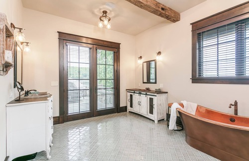 Penn Yan Cabina | Ultimate Luxury Lodge on Keuka Lake - minutes to golfing, shopping, dining