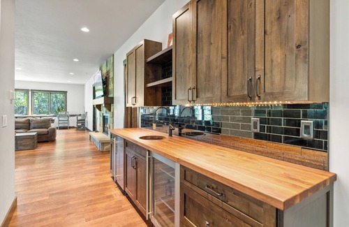 Whitefish Casa | Ultimate Luxury Ski-in/Ski-out Home 5BD, 5.5BA 2 Hot Tubs, Steam Room, Game Room