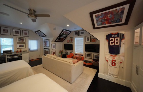 Columbia Apartamento | Ultimate Man Cave in the Wrong City