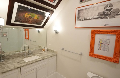 Columbia Apartamento | Ultimate Man Cave in the Wrong City