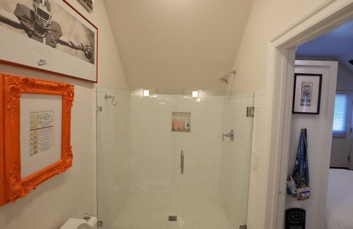 Columbia Apartamento | Ultimate Man Cave in the Wrong City