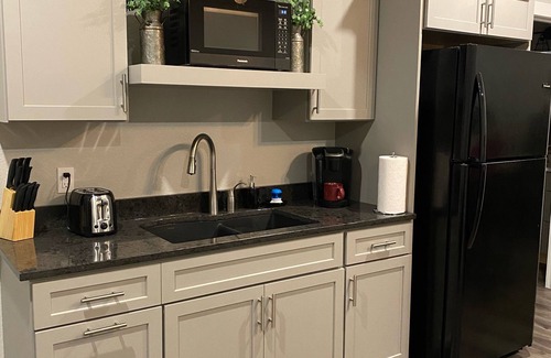 Elkhart Lake Condominio | Ultimate Racing Fan Suite Near Road America – Relax Between Laps!