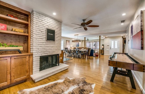 White Rock Hills Casa | Texas House · EXPERIENCIA DE TEXAS DEFINITIVA CON PISCINA CLIMATIZADA Y SPA