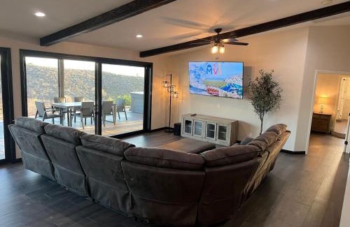 Temecula Casa | Ultimate Winery Getaway With Spa And Amazing Hilltop View