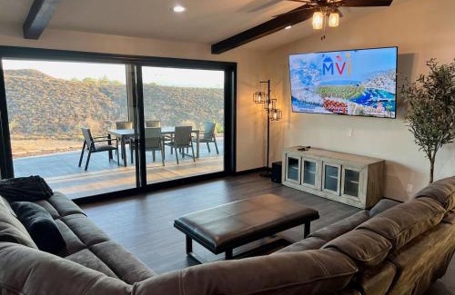Temecula Casa | Ultimate Winery Getaway With Spa And Amazing Hilltop View