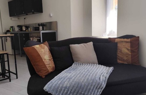Thonon-les-Bains Apartamento | Ultra-center Thonon apartment in small condominium.