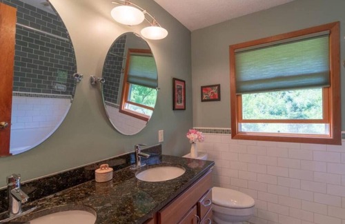 Star Prairie Casa | Ultra Comfy Cabin on Quiet Lake w/ outdoor Hot Tub and Chef's Kitchen