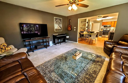 Boyne City Casa | Ultra Comfy, Clean & Spacious, Private Home in Boyne | Dogs Ok! | Walk to Town