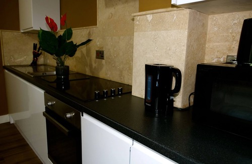 Rotherham Apartamento | Ultra Deluxe Versace Apartment Near Sheffield