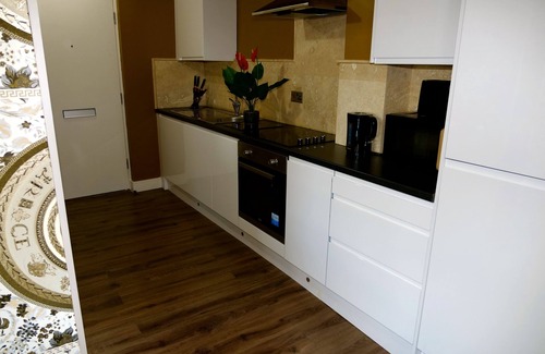 Rotherham Apartamento | Ultra Deluxe Versace Apartment Near Sheffield
