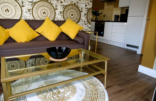 Rotherham Apartamento | Ultra Deluxe Versace Apartment Near Sheffield