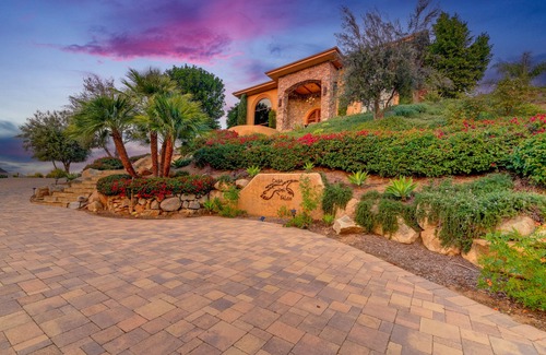 Escondido Casa | ULTRA Exclusive Massive Dream Home! Pool+Spa+Views+Sleeps 30!