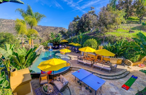 Escondido Casa | ULTRA Exclusive Massive Dream Home! Pool+Spa+Views+Sleeps 30!