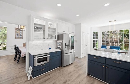 Walnut Creek Casa | Ultra-Luxurious 4BR 3BA bungalow with Pool, Jacuzzi, AC, Wifi in Walnut Creek