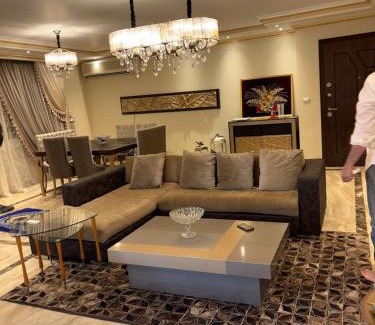 Al Rehab Apartamento | Ultra-Luxury 3BR Apartment in Rehab City New Cairo