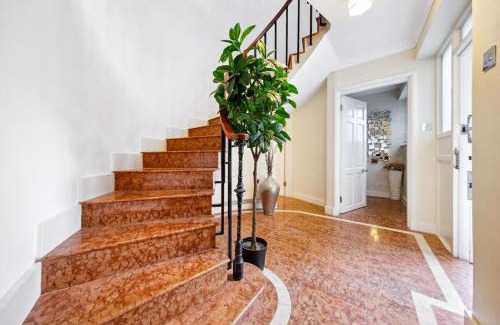 Knightsbridge Apartamento | Ultra Luxury 4 Bedroom 3 Bathroom Knightsbridge Home Next to Harrods
