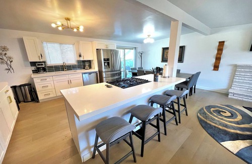 Millcreek Casa | Ultra Modern 7-bedroom House in a Quiet Neighborhood