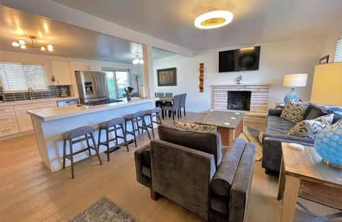Millcreek Casa | Ultra Modern 7-bedroom House in a Quiet Neighborhood