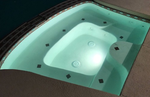 Villa Bonita Estates Casa | Casa ultra moderna 6 B / R Piscina 5 minutos para desnudarse Sala de juegos Jacuzzi climatizado Todo el año