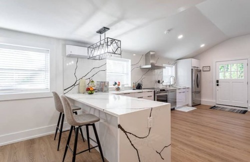 Cold Spring Harbor Casa | Ultra-Modern Studio | Near Hospital & NYCIM | WiFi