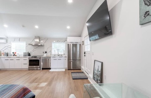 Cold Spring Harbor Casa | Ultra-Modern Studio | Near Hospital & NYCIM | WiFi