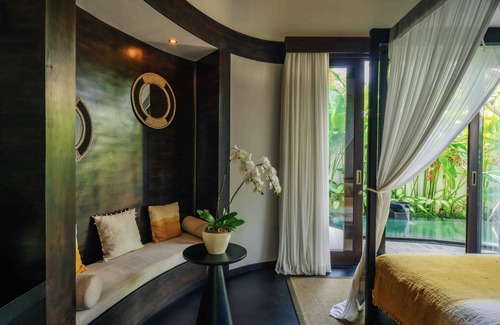 Sayan Hotel | Uma Kalai