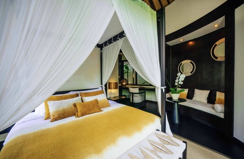 Sayan Hotel | Uma Kalai